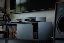 Hegel H-190V integrated amplifier in a listening room