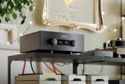 Hegel H-600 integrated amplifier in a listening room