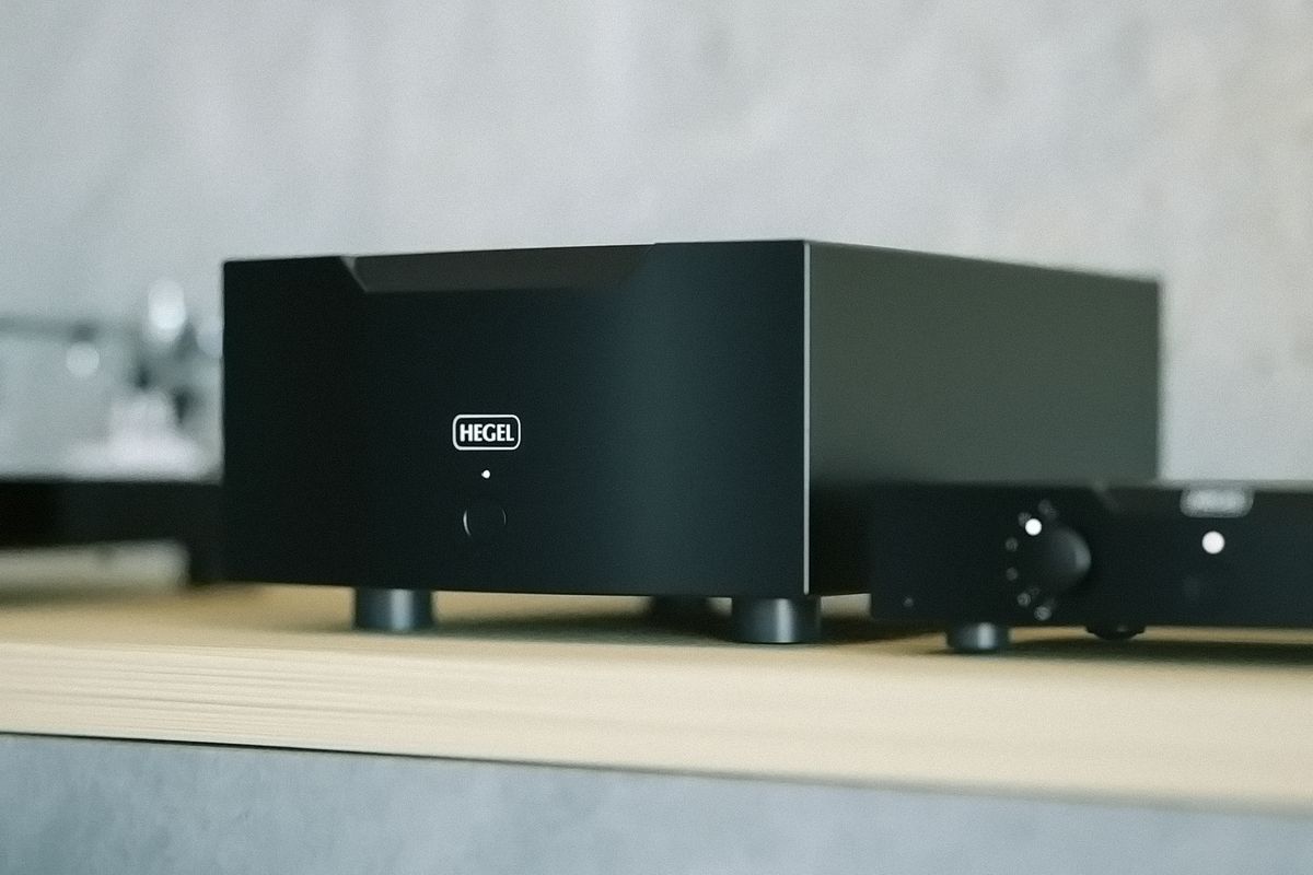 Hegel H30A power amplifier in a listening room